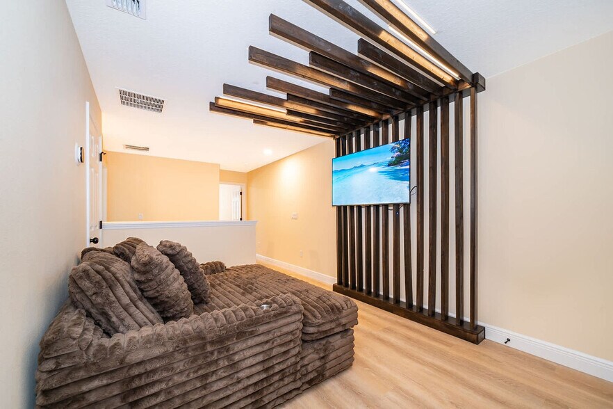 Building Photo - 1660 Tropical Palms Cir