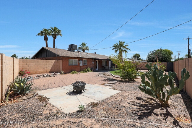 Building Photo - 8507 E Mariposa Dr