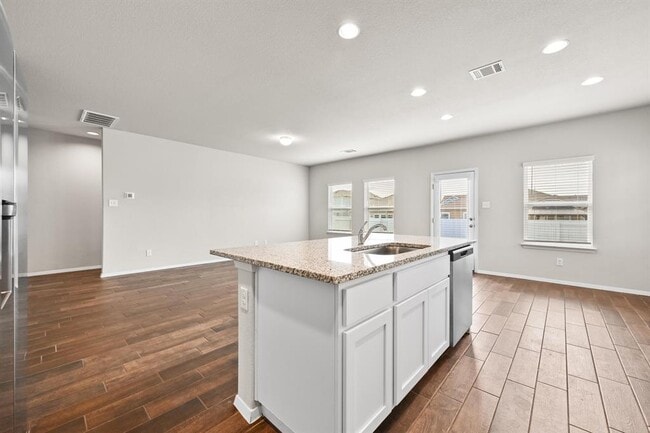 Building Photo - 215 Desperado Dr