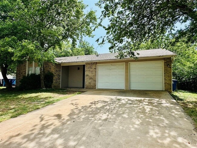 Building Photo - 1504 Sagebrush Dr