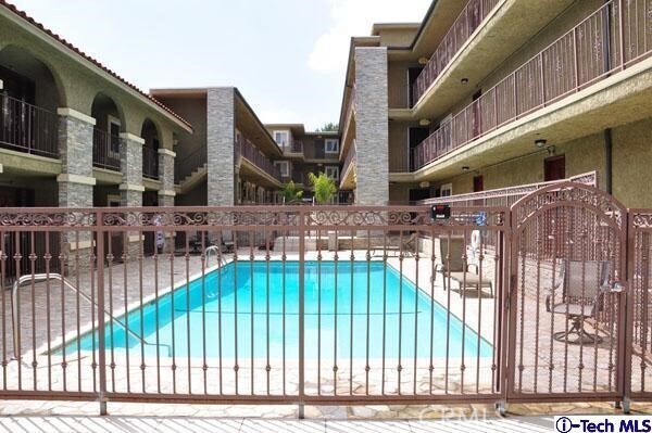 Building Photo - 3220 Altura Ave