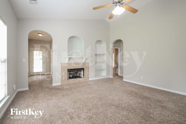 Building Photo - 4872 Longmeadow Dr