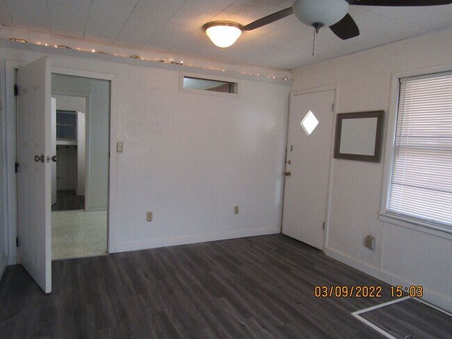 Building Photo - centrally located, pets negotiable with ow...