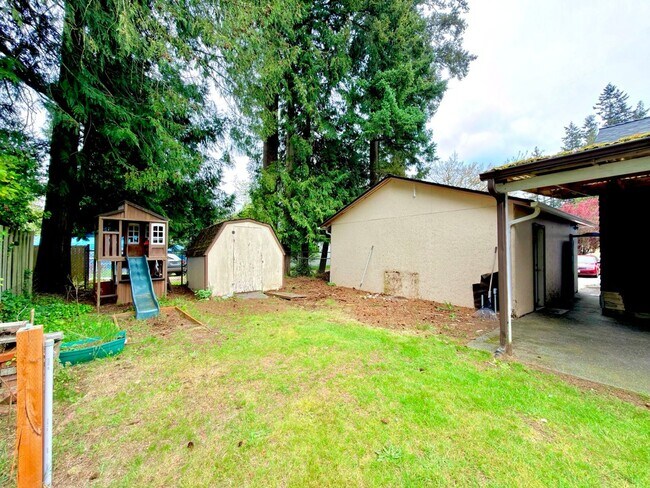 Building Photo - Charming Everett Home with Spacious Backyard, Garage, and Bonus Flex Spaces