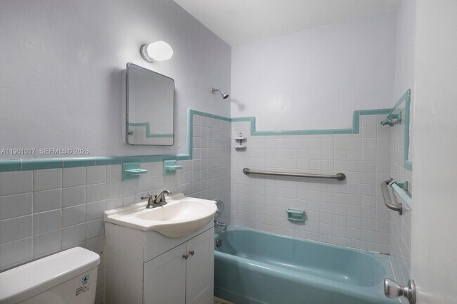 Building Photo - 101 SW 24th Ave