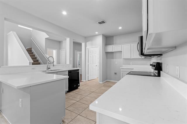 Building Photo - 1351 Kingston Pl