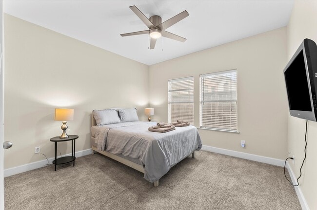 Building Photo - 3045 Clinton Dr