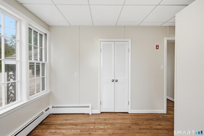 Building Photo - 217 Ocean Dr W