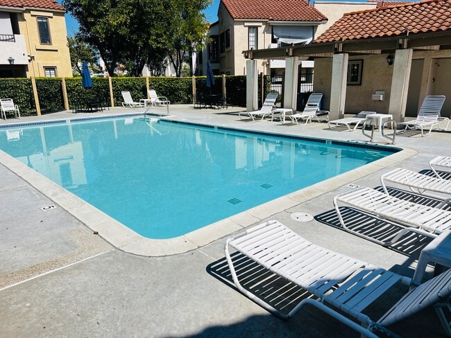 Building Photo - Mira Mesa Two Master Bedroom Upper Level Corner Condo