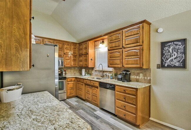 Building Photo - Beautiful Home on Mature Tree'd Lot  in We...