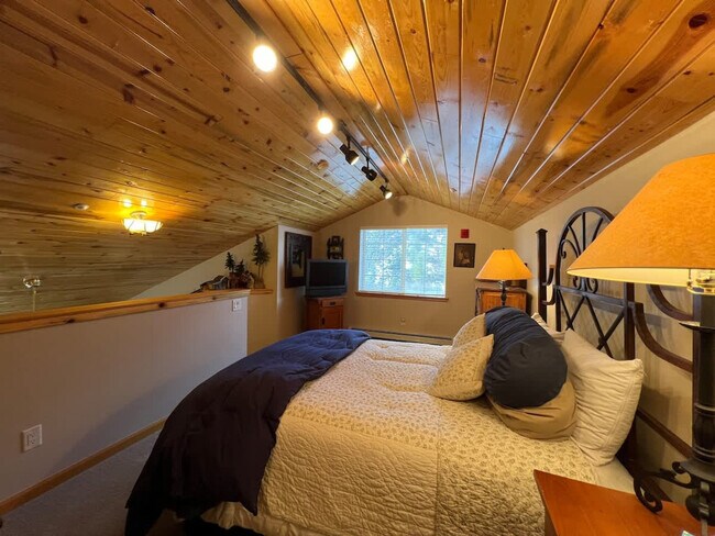 Building Photo - 290 Revett Dr