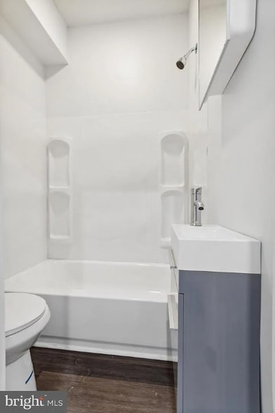 Building Photo - 830 W 3rd St