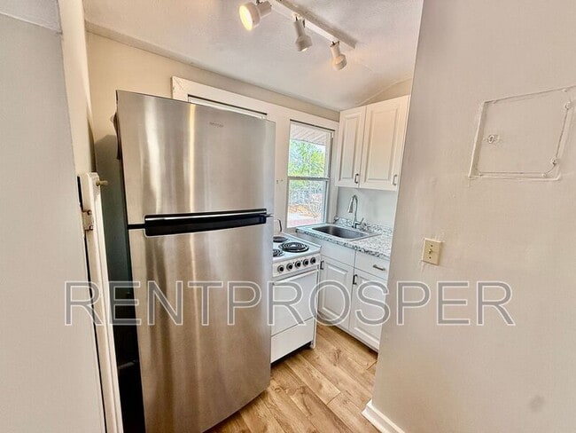 Building Photo - 728 Arlington St