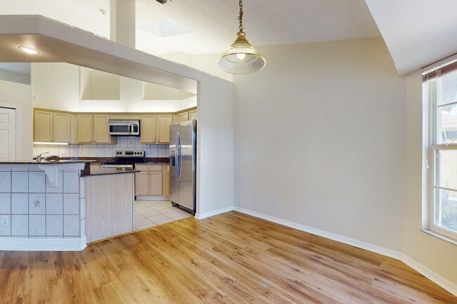 Building Photo - 967 SE Browning Ave