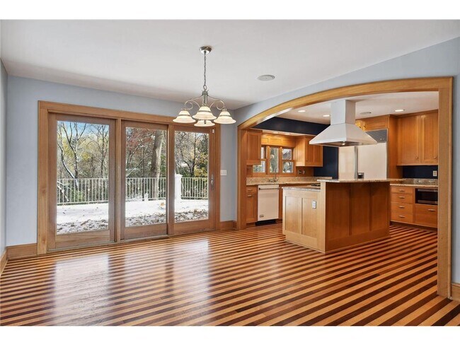 Building Photo - 5207 Doncaster Way