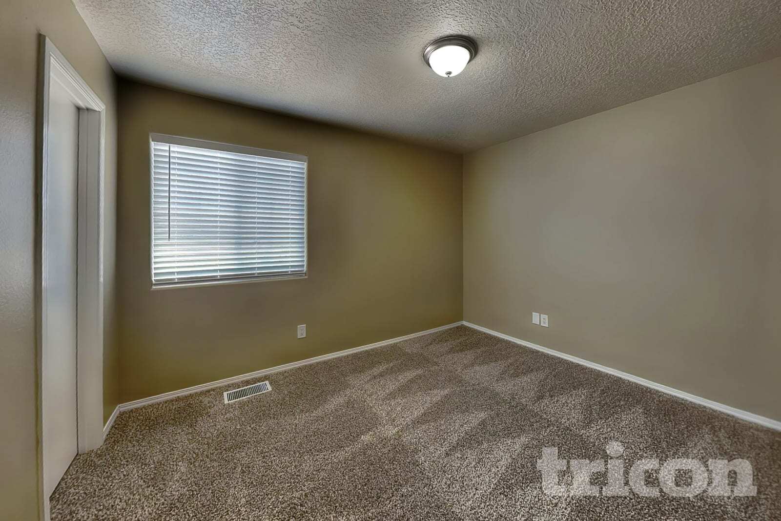 Building Photo - 6407 Black Hawk Dr NE