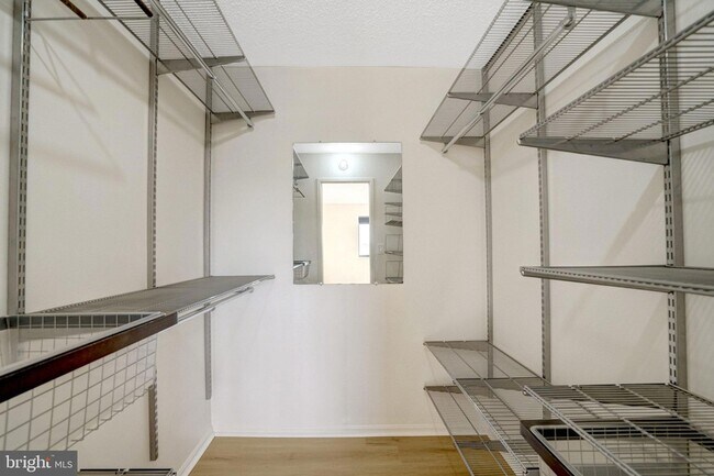 Building Photo - 5904 Mt Eagle Dr