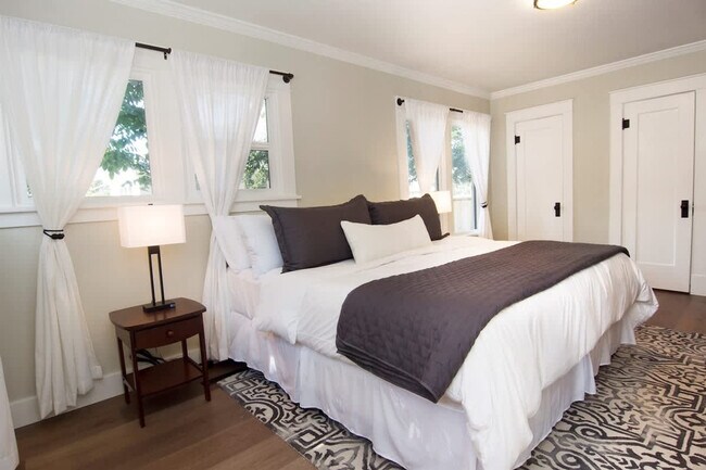 Building Photo - 1924 Cleveland Blvd