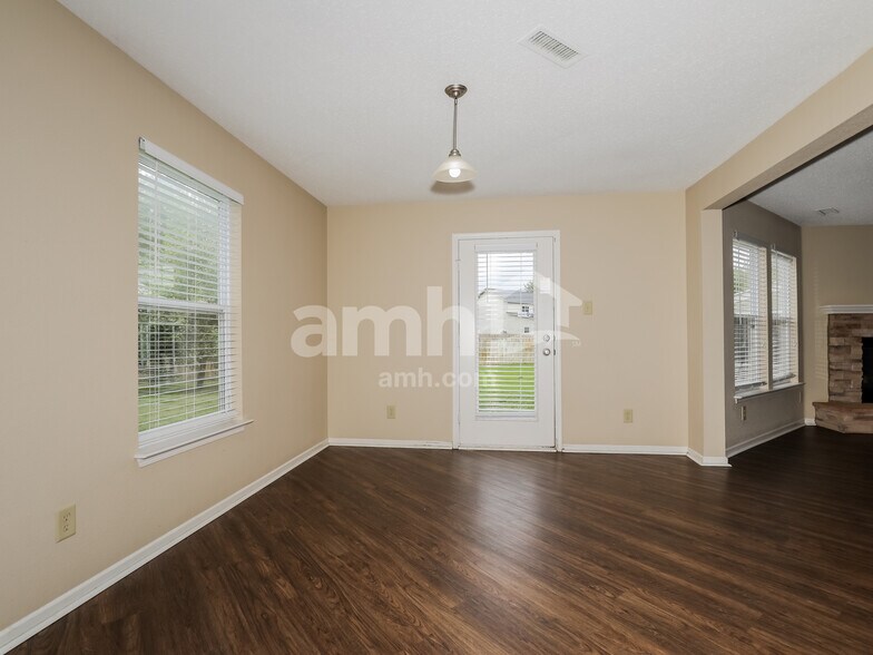 Building Photo - 13912 Meadow Lake Dr
