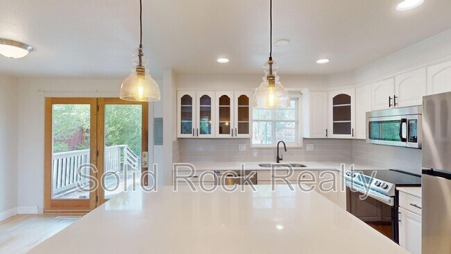 Building Photo - 3660 Brentwood Terrace