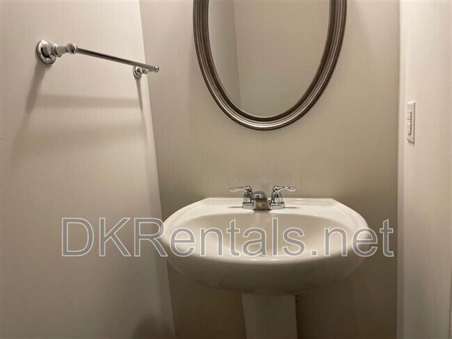 Building Photo - 1809 Parkades Path