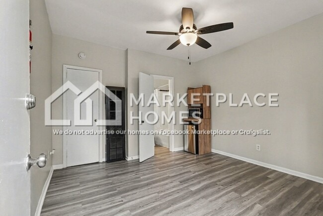 Building Photo - 876 Custer St