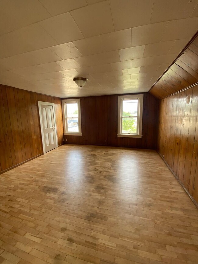 Building Photo - 1207 N Sawyer St