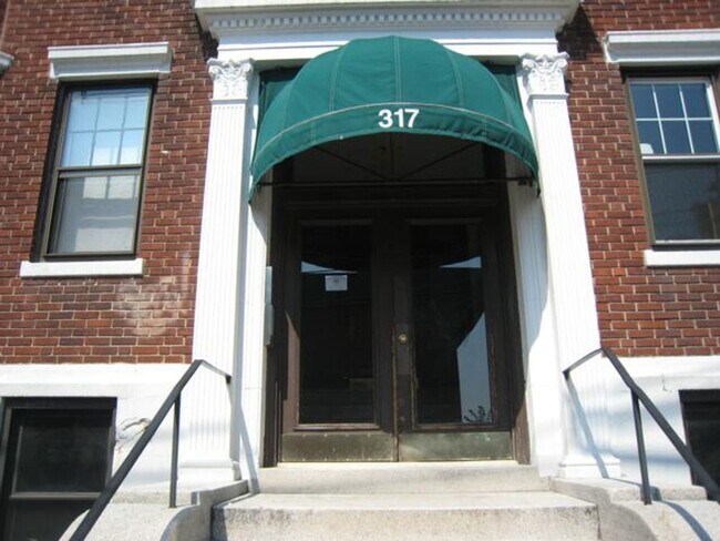 Building Photo - $2,110 Brighton Studio | Short distance to Green Line | Budget-Friendly Brighton Living