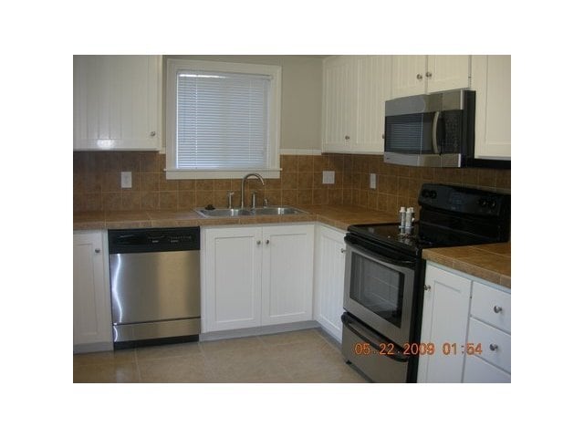 Building Photo - 615 W 11th St