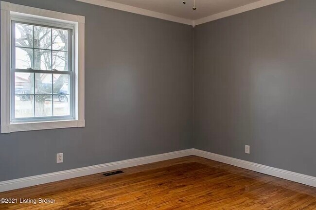 Building Photo - 609 Johnson St