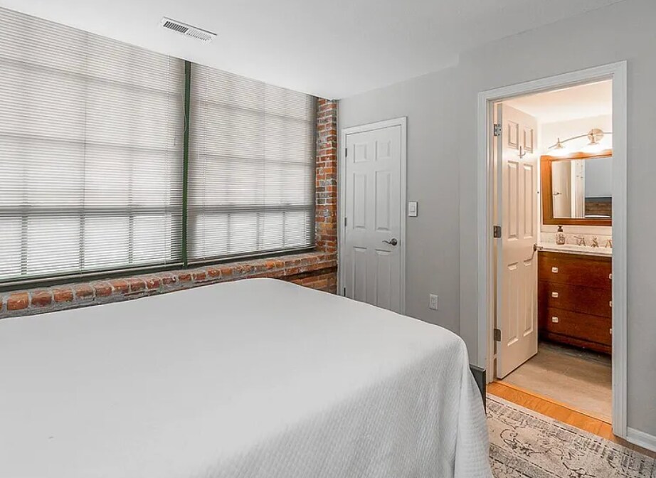 Building Photo - 51 W Blenkner St