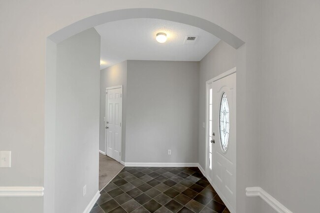 Building Photo - 4 Bedroom 3 bath Gorgeous Home