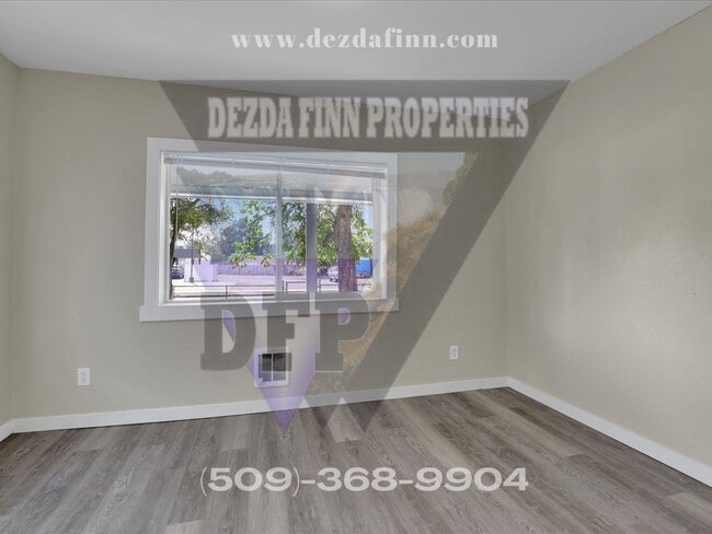 Building Photo - Charming 4-Bedroom Home with Modern Update...