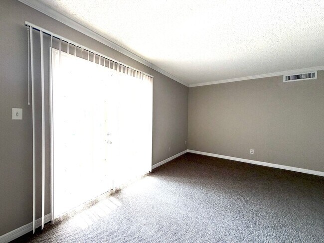 Building Photo - 2B/1B Condo 12 min from Orlando downtown