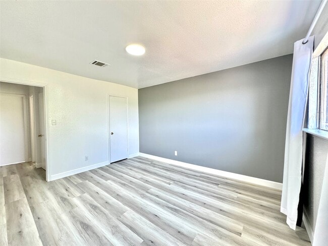 Building Photo - 11127 Village Bend Ln