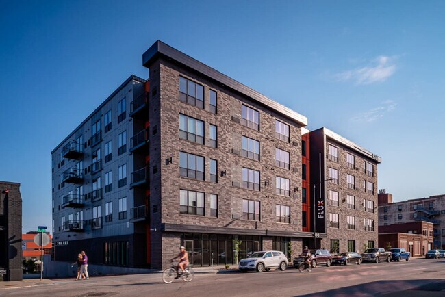 Building Photo - 1400 E Walnut St