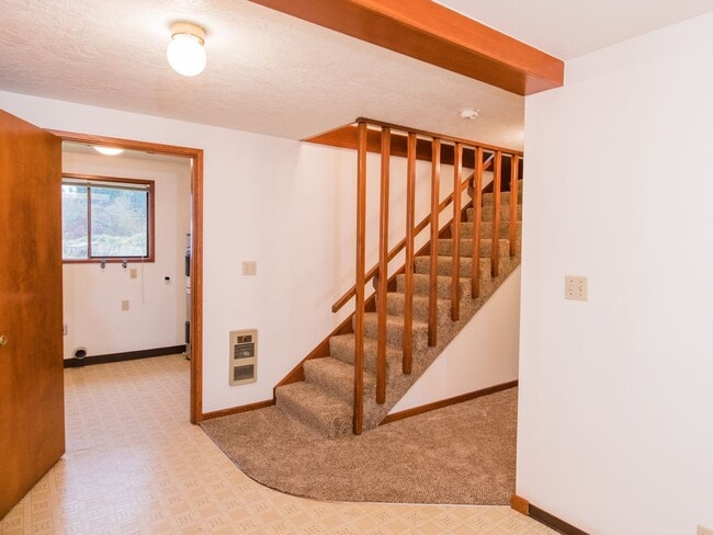 Building Photo - Adorable 2-bdrm/2-bath barn conversion home off River Road—Rural feel, close to everything