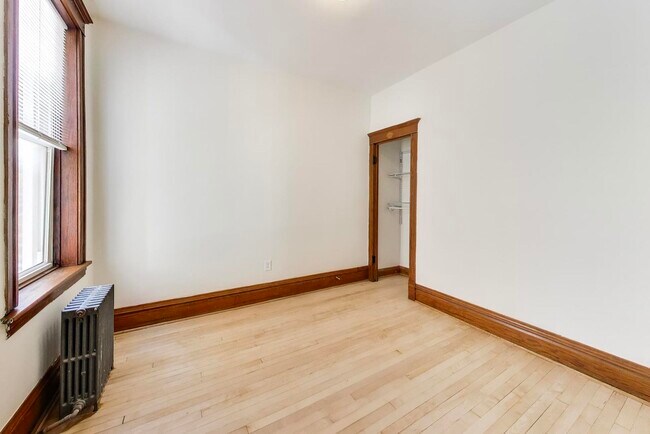 Building Photo - 858 N Wolcott Ave