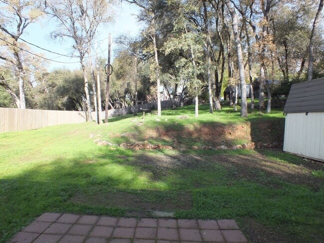 Building Photo - 2/1 1200 sf Rescue retreat - water included!