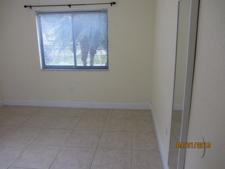 Building Photo - 10740 SW 142nd Ave