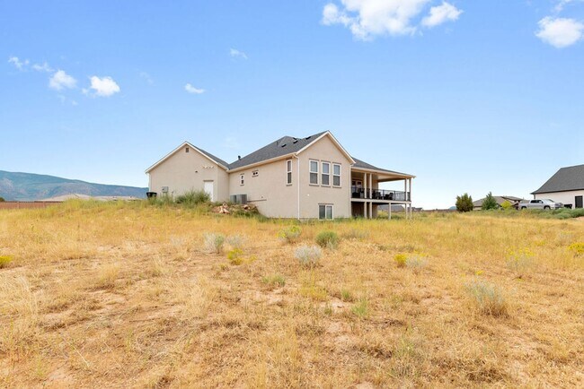 Building Photo - Elegant Residence on an Arce Lot