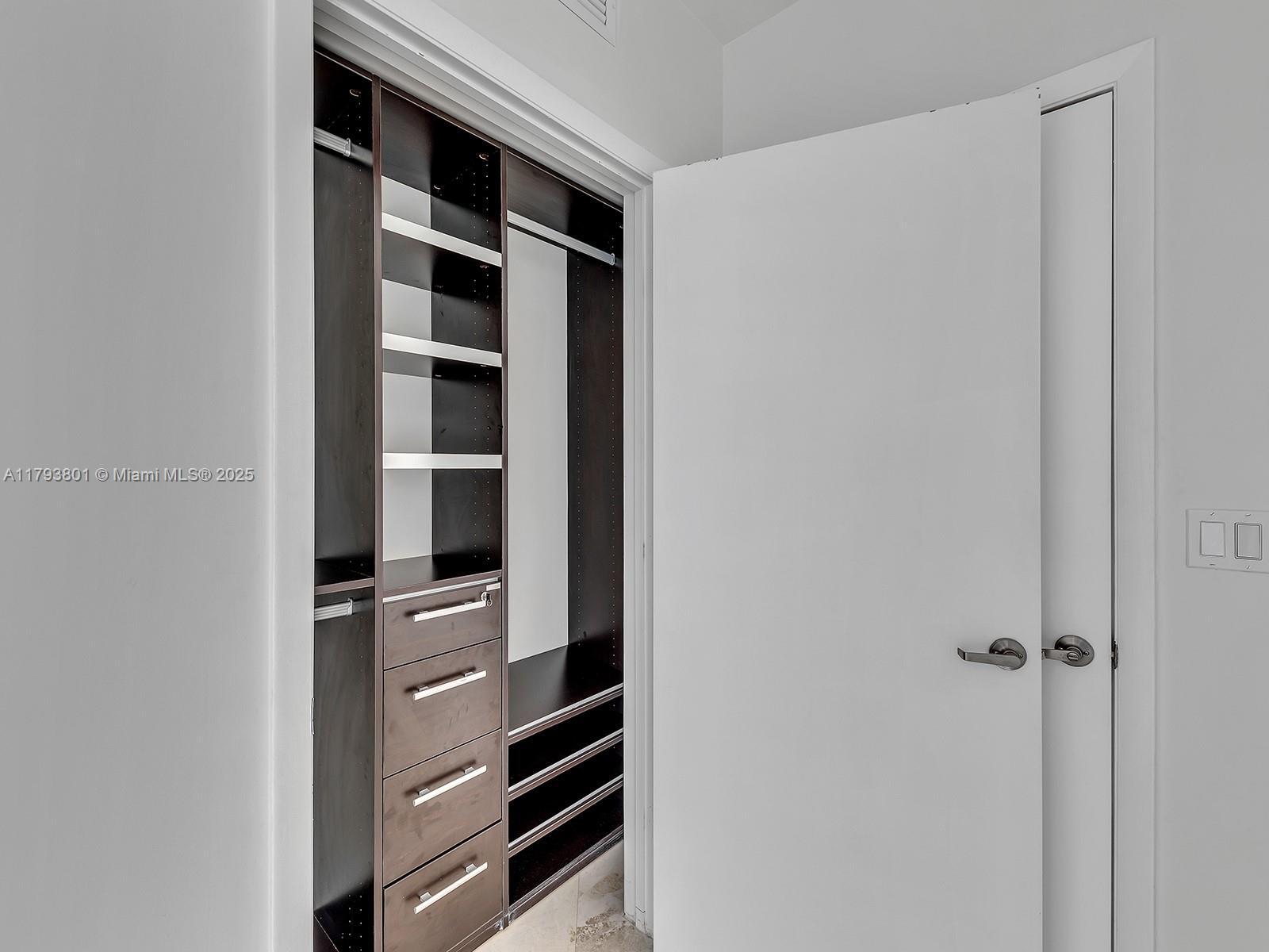 Building Photo - 475 Brickell Ave