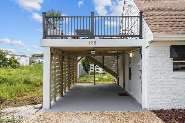 Building Photo - 125 Pelican Dr