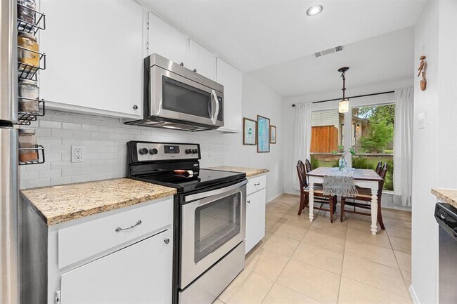 Building Photo - 9100 Mountain Ridge Dr