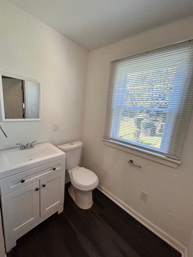 Building Photo - 3208 Carolina Ave