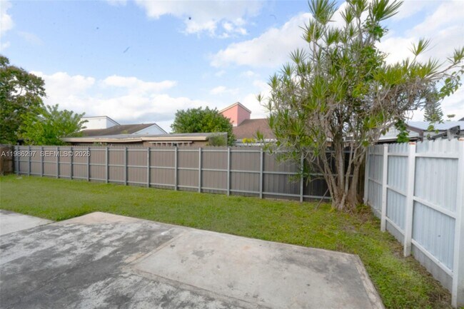 Building Photo - 21009 SW 124th Ave Rd