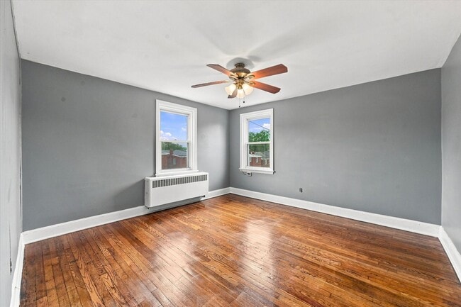 Building Photo - 309 W 38th St