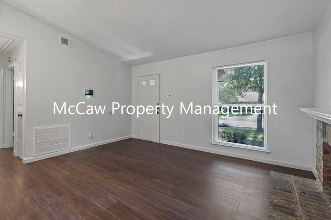 Building Photo - Coming Soon! Fantastic 2/1 Duplex in Mesqu...