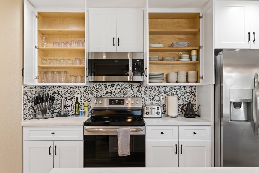 Kitchen - 4445 E Sharon Dr