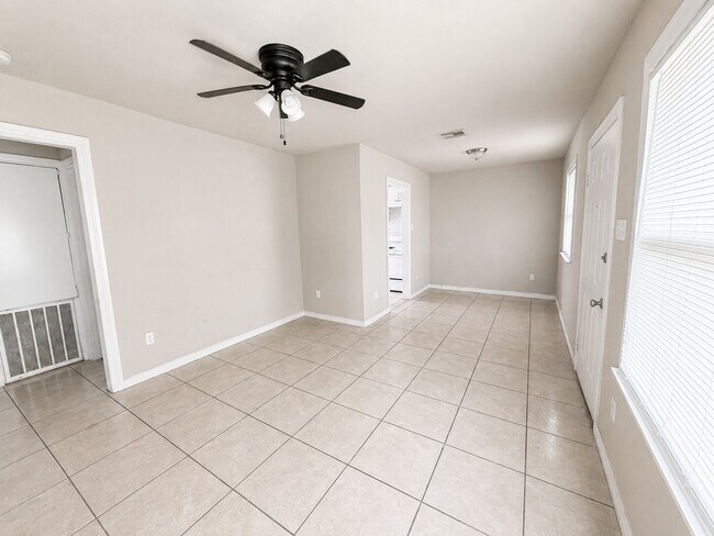 Building Photo - 603 Wisteria St
